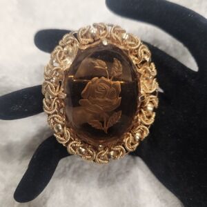 Vintage Amber Glass Intaglio Rose Brooch Gold Tone Ornate Wire Frame Pin 2 Inch